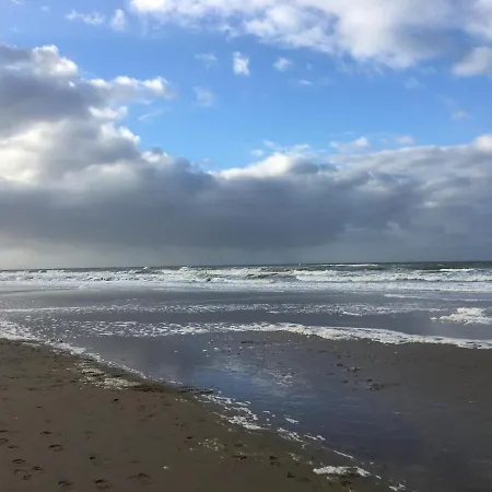 Sunset House * لاهاي