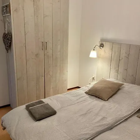 Sunset House האג
