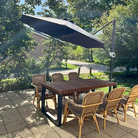 Sunset House בית נופש *